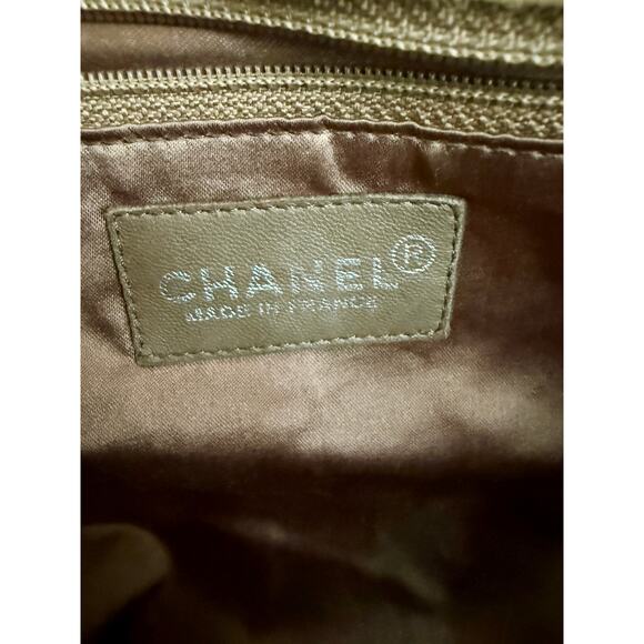 Chanel Vintage Suede Patchwork Tote with Satin Lining - Picture 7 of 8